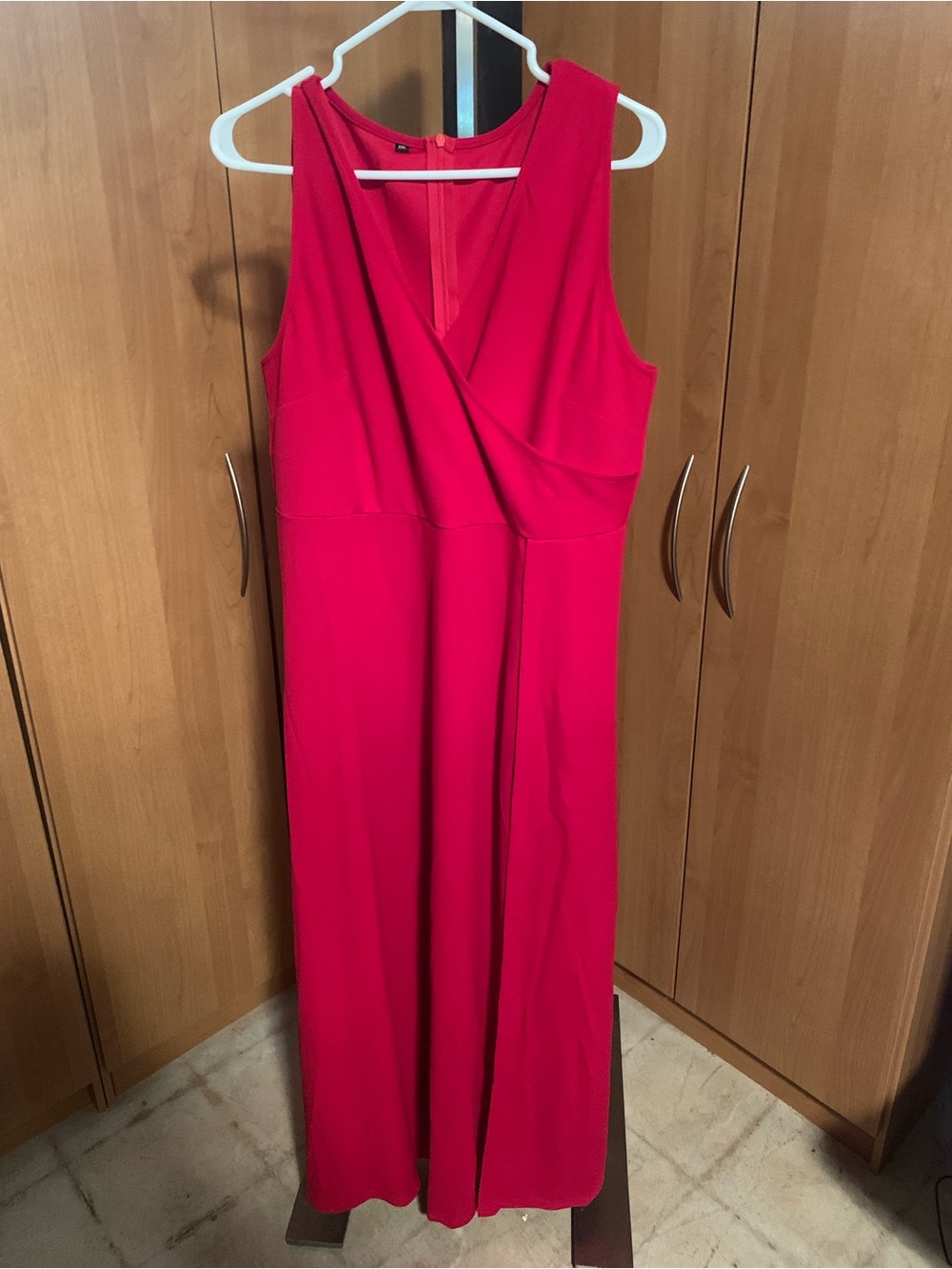 Sleeveless Red V-Neck Maxi Dress